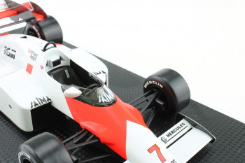 1984-mclaren-mp42-GP05B_c