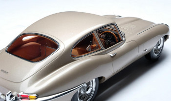 Jaguar_E-Type_1961_4