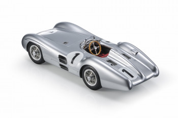 mercedes-w196r-streamliner-1-juan-manuel-fangio-winner-british-gp1954-04-web