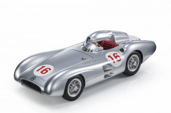 mercedes-w196r-streamliner-16-juan-manuel-fangio-winner-italy-gp1954-03-web