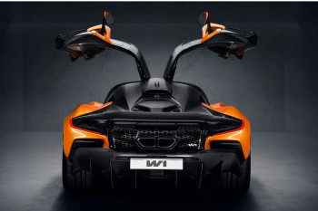 Webedit_0008_Original-16831-7-mclaren-w1-rear-doors-open_4000x2677